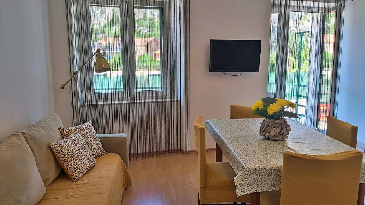 אומיס Apartment Mandic מראה חיצוני תמונה